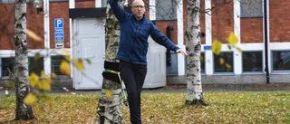 Han tränar på lina i centrala Luleå