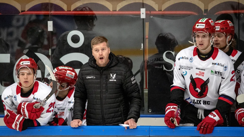 Kalix Hockey och tränaren Michael Lindgren fick inkassera tredje raka förlusten i allettan.
