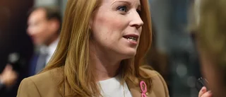 Annie Lööf har något på gång med Stefan Löfven