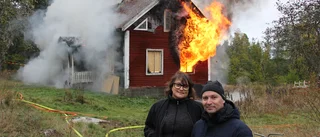 De bad räddningstjänsten bränna ner huset