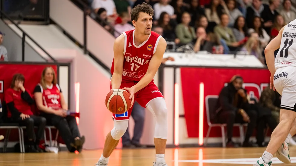 Uppsalas Åke Swahn blev stor matchhjälte när han sänkte Köping i slutsekunderna av den fjärde kvartsfinalen