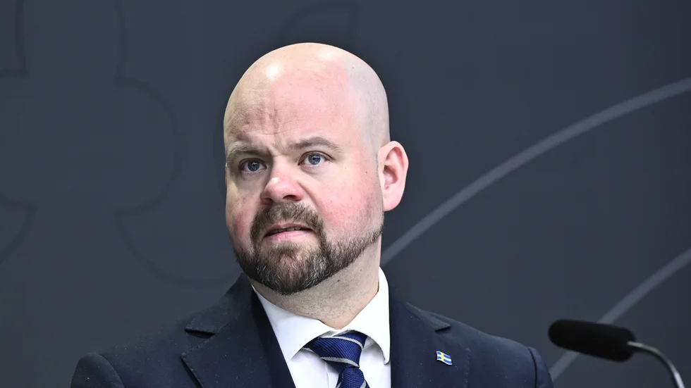 Landsbygdsminister Peter Kullgren (KD) svarar på Centerpartiets kritik av regeringens nya livsmedelsstrategi.