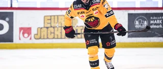 Levtchi haltade av – efter höfttackling från D'astous