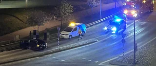 Körde rakt in i räcke vid rondell