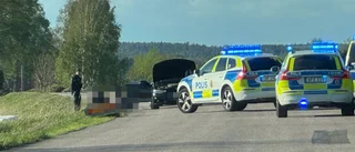 Polisinsats på vägen mot Berg – uppgift om dragna vapen