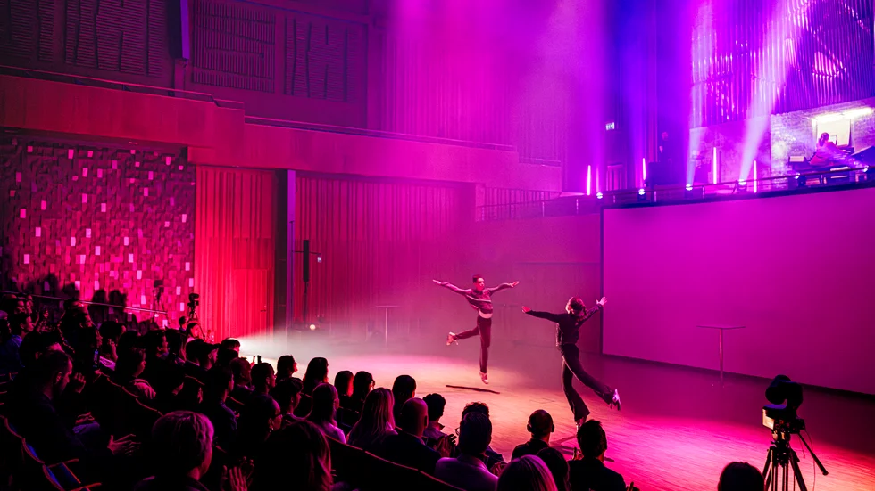 Dagen avslutades med en konsert där Aviciis musik mötte Orgel Acusticum. Helena Holmlund, orgel, Anders Edström, sång, Hans Lennart Jonsäll, elektroniska beats och dans av Studio Dansa och Christinaskolans dansklass
