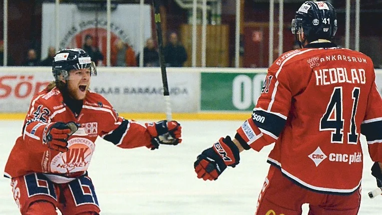 Oskar Drugge och Joacim Hedblad firar Drugges 2-0-mål.