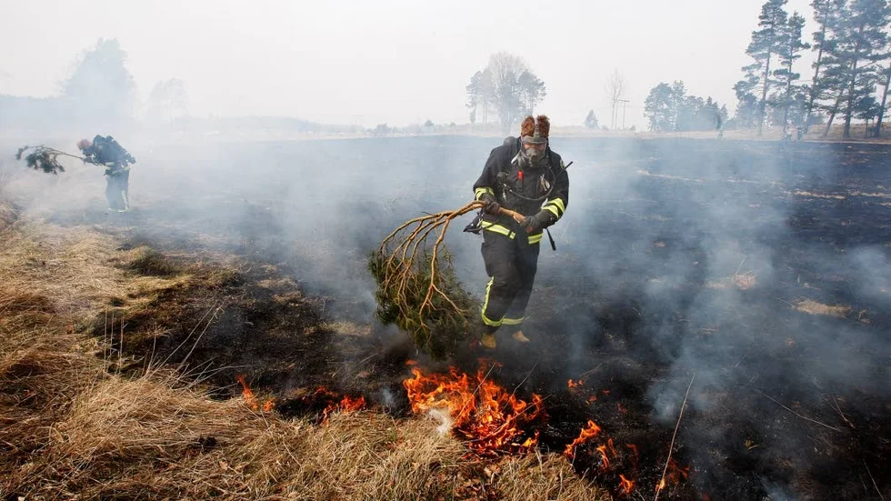 Inte årets första, och förmodligen inte heller vårens sista, gräsbrand. Den här inträffade mellan Beatelund och Rycklösa.