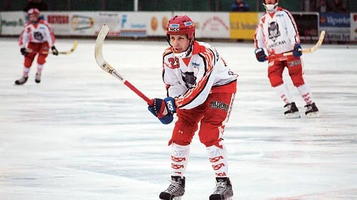 Tomas Nyman toppar Målilla Bandys interna skytteliga med 17 fullträffar. En värdefull spelare som förhoppningsvis sätter några viktiga bollar i avslutningsmatcherna i division 1.