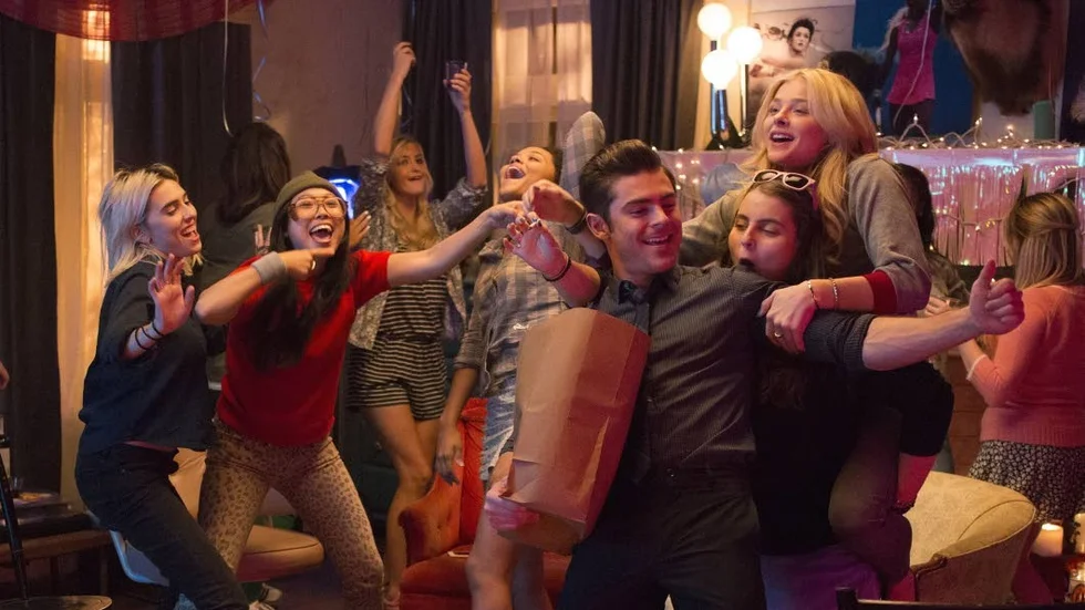 Zac Efron är tillbaka som den evige studenten Teddy – numera mentor åt en nystartad studentförening för tjejer, i "Bad neighbours 2".