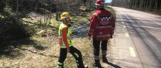 Vaket ingripande – förbipasserande bilist släckte brand på riksväg 40