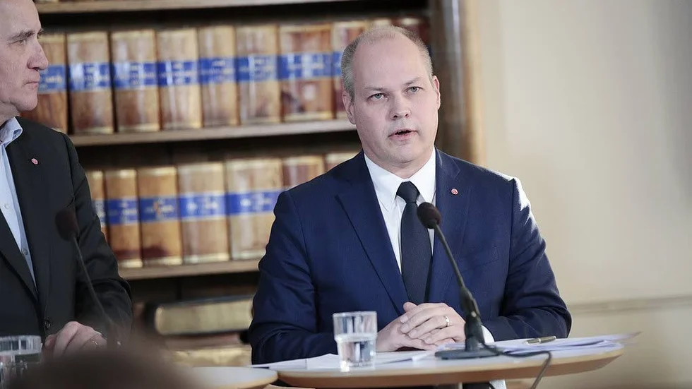 Morgan Johansson. På djupt vatten.
