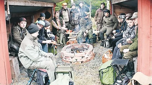 15 killar från Albäcksskolan var ute och jagade tillsammans med föräldrar och lärare.