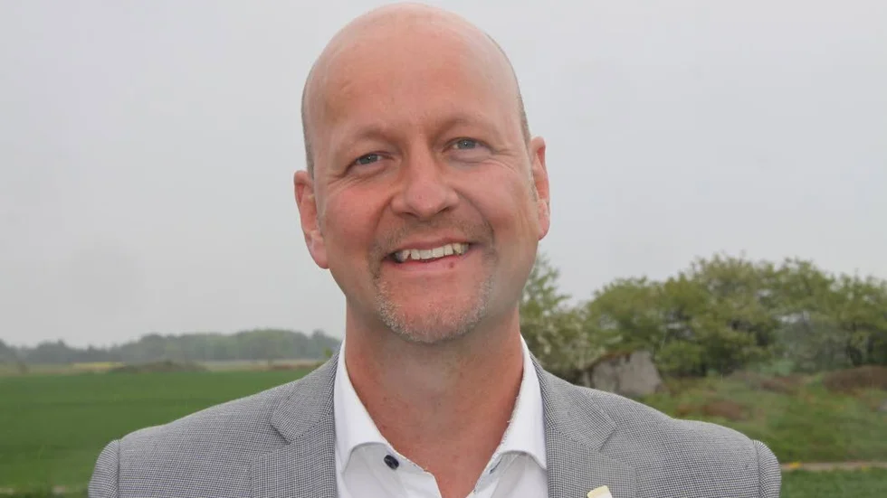 Magnus Oscarsson (KD). Han har nu fått Naturvårdsverkets och riksdagens restauranger att hålla sig till enbart svenskt kött.