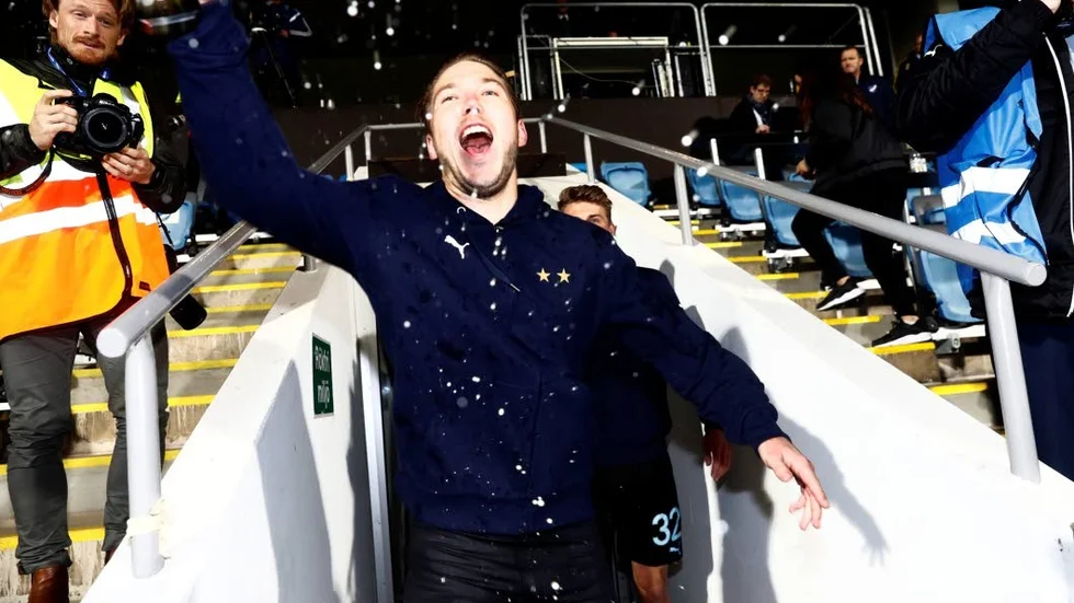 Anton Tinnerholm fick stående ovationer efter att MFF säkrat guldet via seger mot IFK Norrköping. Nu är det många som placerar honom i en klubb i utlandet.