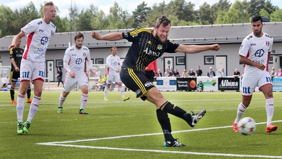 Rickard Thuresson gjorde ett av målen när VIF föll mot Assyriska