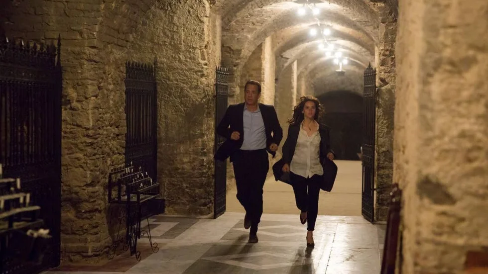 "Inferno" är den tredje filmen om professor Robert Langdon (Tom Hanks), expert på religiös symbolik och ständigt på språng, här genom Markuskyrkan i Venedig.