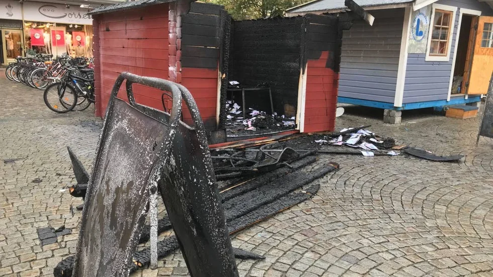 Vad som återstår av SD:s valstuga i Linköping.