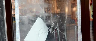 Platå fick flera fönster krossade