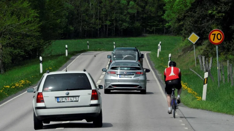 Föredömligt. Håll avståndet när du kör om cyklister, uppmanar skribenten.