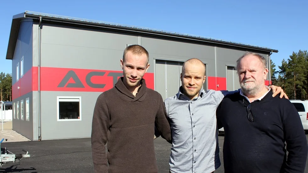 Det är bröderna Alexander Juhlin och Christian Meijer som driver ACT M&B AB tillsammans med sin pappa Torbjörn Karlsson. Fastigheten som bland annat rymmer kontor, personalutrymmen, förråd och garage blev klar i januari 2017, nu bygger de snart etapp 2 strax intill. Foto: Lena Dahlberg