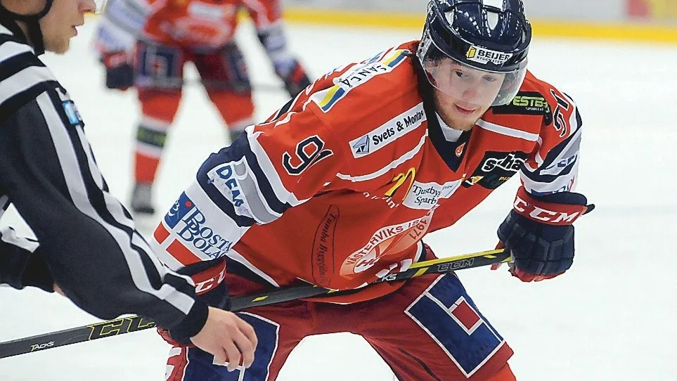 Victor Romfors gjorde båda målen när Västervik slog Troja borta med 2-1.
