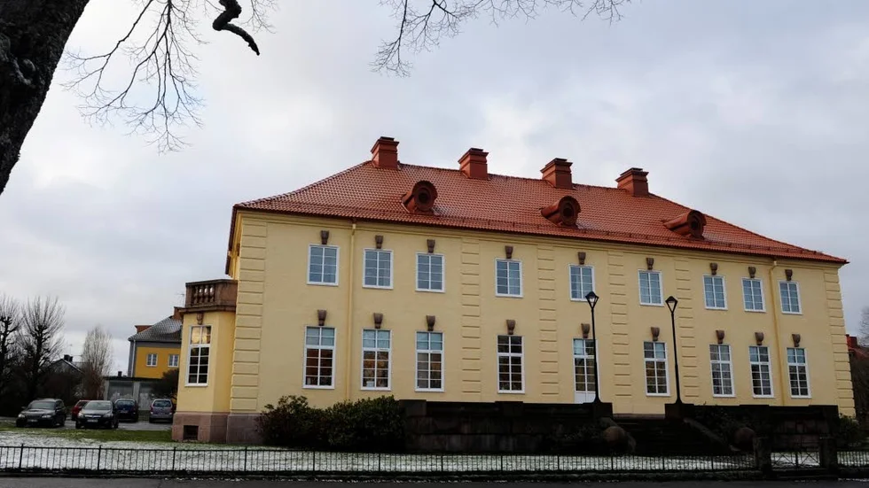 I januari meddelade Kalmar tingsrätt att man beslutat minska antalet förhandlingar vid tingsstället i Västervik.