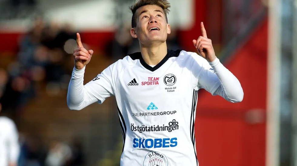 Uppåt. Adam Larsson lämnar Motala AIF för spel i allsvenska Örebro SK.
