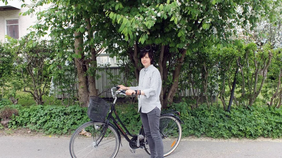 Lina E Johansson har tillsammans med författaren Maja Lagercrantz skrivit boken "Cykla – två hjul som förändrar världen".