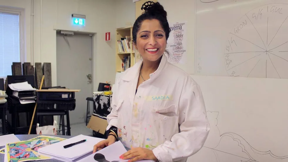 Skapande skola. Saadia Hussain gästar Östra Ringskolan i Gamleby, inom ramen för ett Skapande skola-projekt.