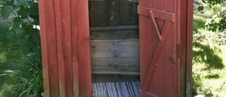 Latrintunna tömd på trädäck