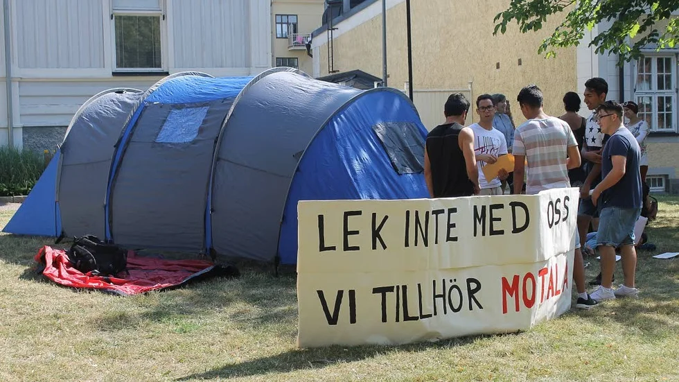 Flyktingungdomarna demonstrerade i Rådhusparken.