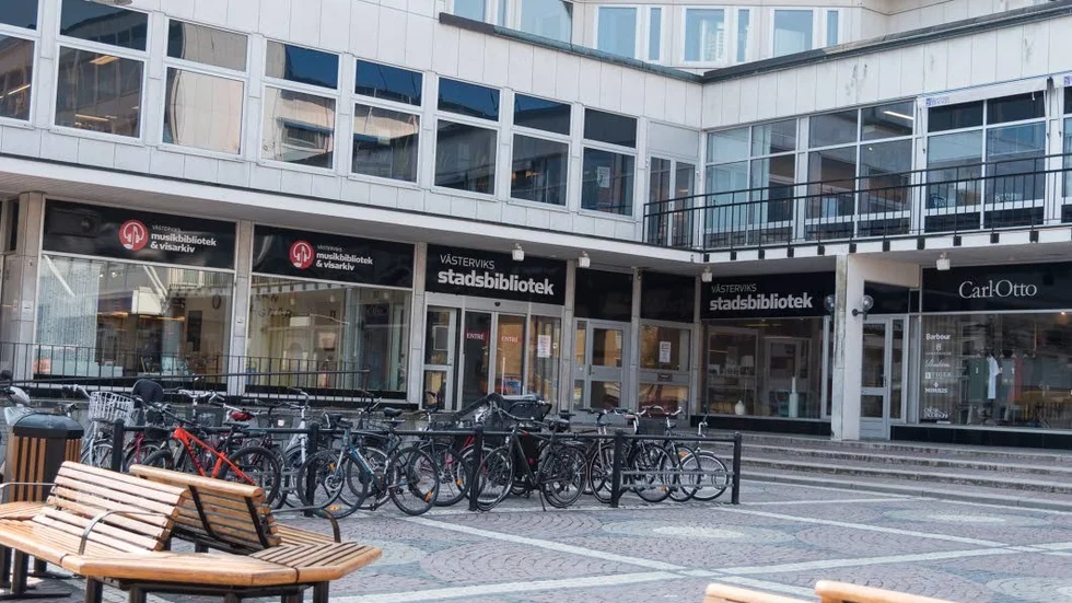 Utökad stängning. Till följd av en satsning på bibliotekets belysning så förlängs stängningen ytterligare en månad.