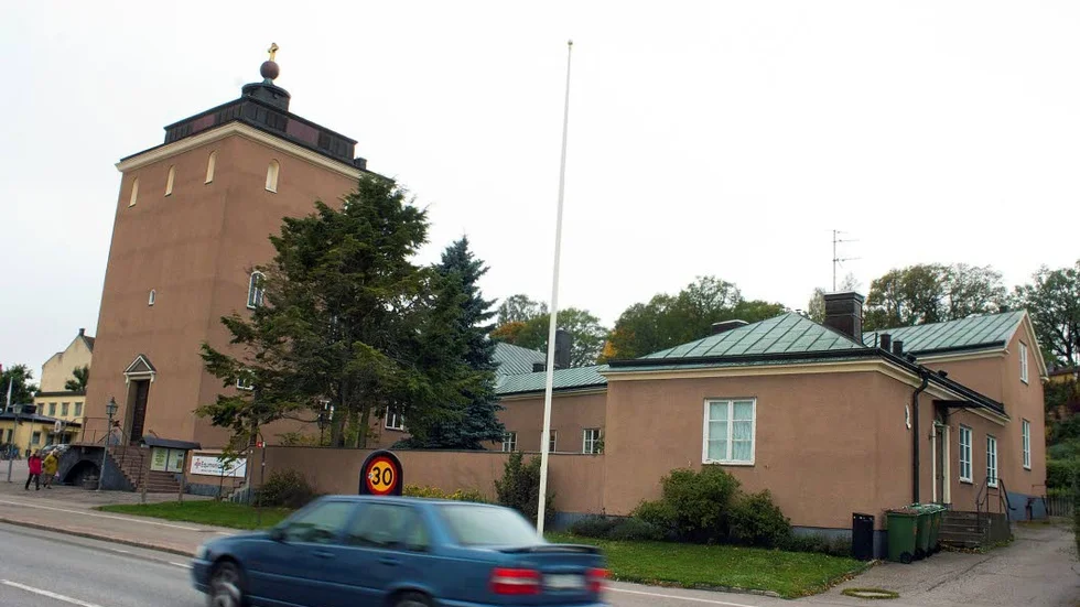 Katolska kyrkan inrättar Franciskanerklosetr efter övertagandet av Equmeniakyrkans lokaler på Östermalmsgatan.