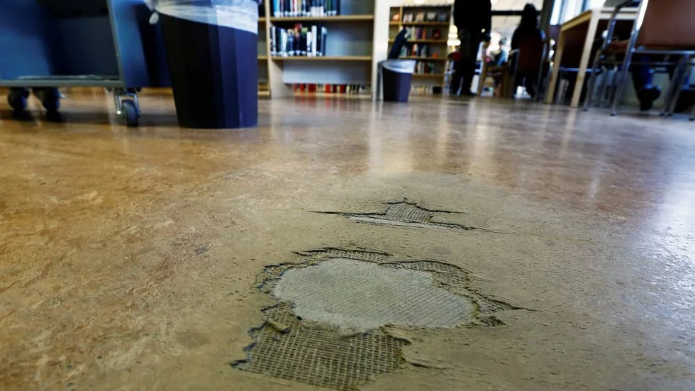 Folkets hus underhållsplan har ännu inte på snart 40 år år nått bibliotekets golvytor.