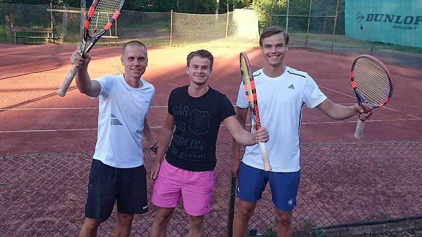 Johan Nilsson, Eric Lindström och Anton Karlsson såg till att VTK vann premiären borta mot Lerum.