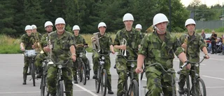 Här är cyklande militärorkestern