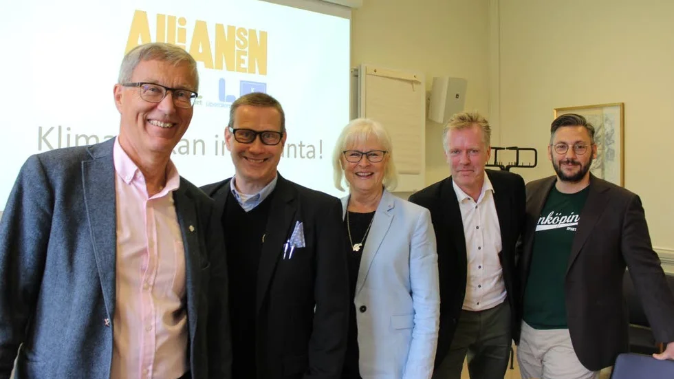 Gösta Gustavsson, ordförande i Tekniska verken, Magnus Engström, ordförande i Lejonfastigheter, Astrid Brissman, ordförande i Stångåstaden, Göran Karlsson för fastighetsbolaget Sankt Kors och kommunalråd Muharrem Demirok (C), meddelade på måndagen att tre miljarder kronor går till klimatsatsningar i Linköping.