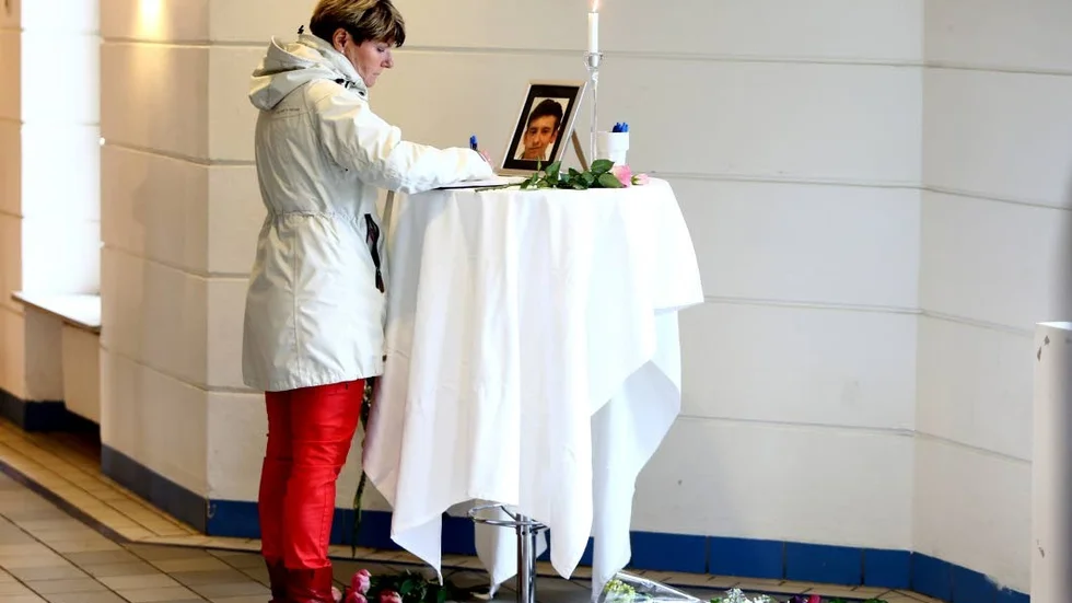 Kondoleansböcker har legat ute på ett par ställen på universitetet.