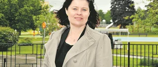 Marie Aktö ger sin guide till Linköping