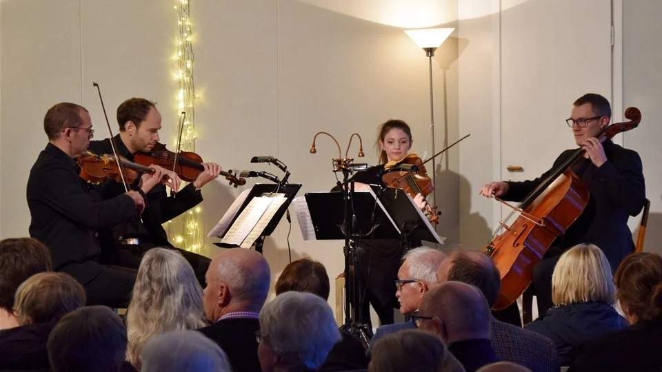 Stråkkvartetten inledde med en Kvartettsats i c-moll av Franz Schubert.