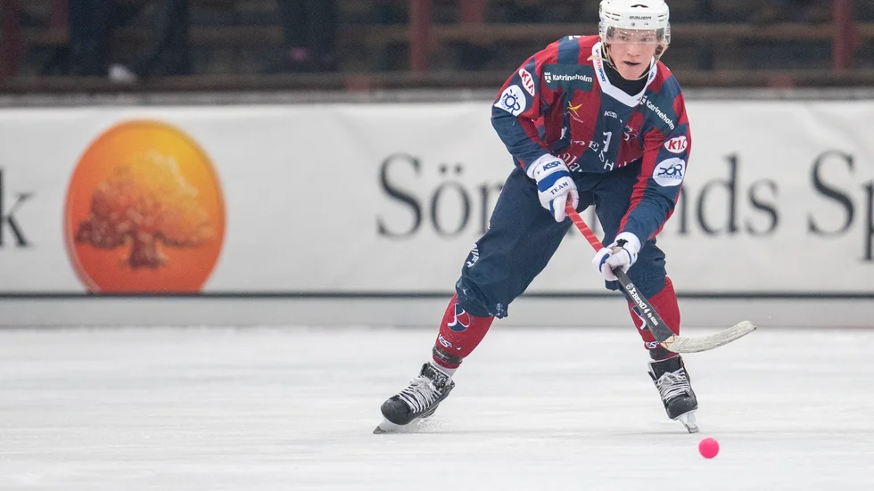 Emil Andersson är en av 13 KVBS-spelare som har kontrakt även för nästa säsong.