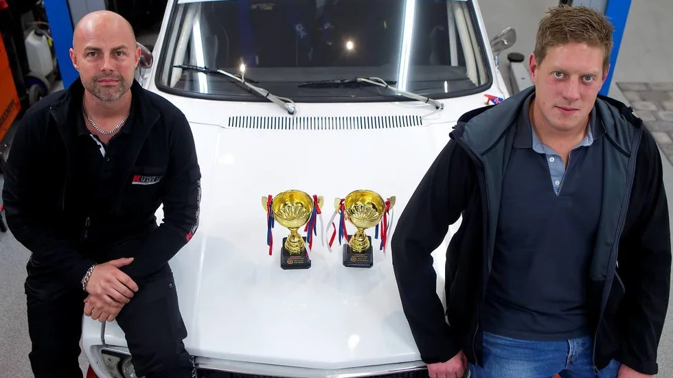 Banditerna. Fredrik Johnsson och Mattias Holmberg träffades på en fest för två år sedan. Det var starten på ett nytt rallyteam som i helgen knep segern i Östgötamästerskapen.