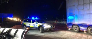 Nio fordon och en släpkärra i trafikolycka