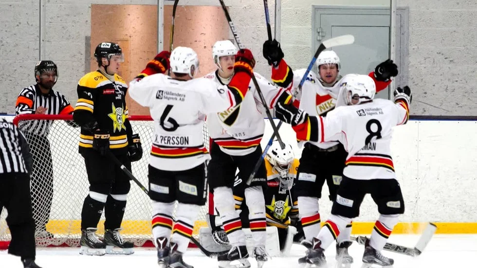 Tungt. Nittorp jublar efter att ah gjort 4–2. Maif är nu väldigt nära degradering till division 3.