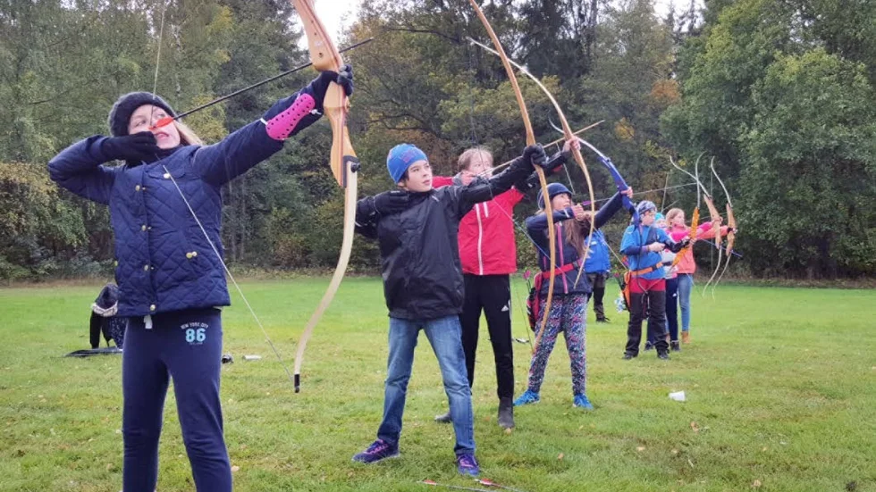 REKORD. Det sköts bra i Oktoberlobben. Här ses Felicia Svahn närmast och sedan följer Max Johansson, Isa Stark, Marisol Wisell, Emilia Deltén, Hanna Bartholdsson och Emma Holmertz.