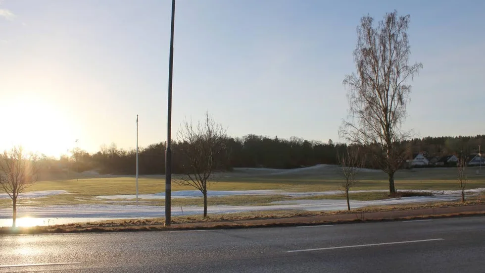 Pulkabacke.  De massor som grävs upp ska bli en pulkabacke någonstans på Ernebergsfältet.