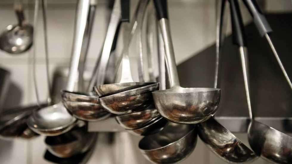 Två restauranger i Vadstena fick tjuvbesök under natten till lördag.