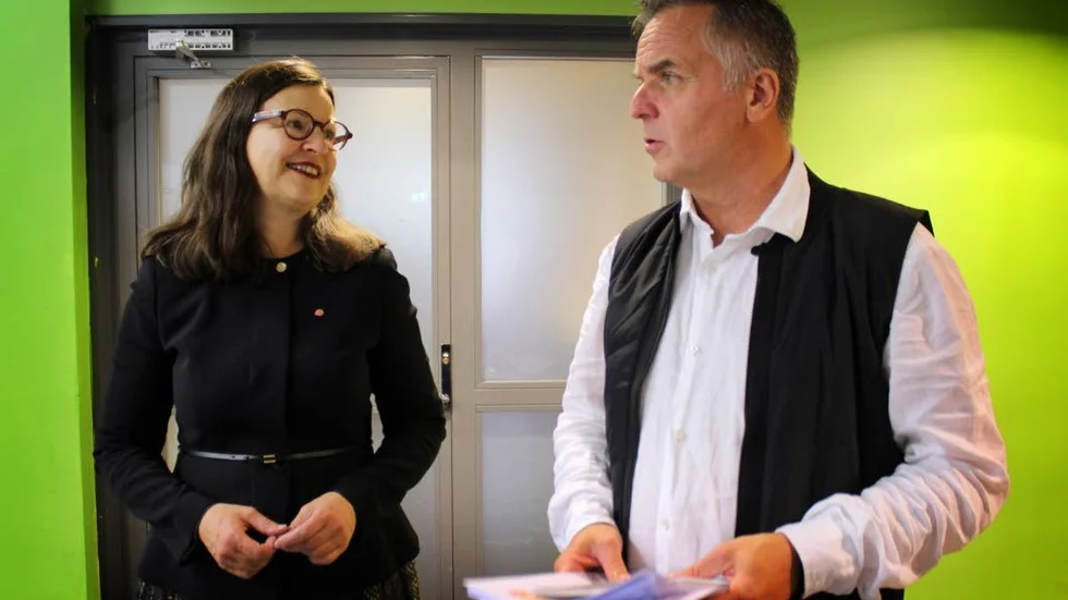 Rundvandring på Borgsmoskolan. Gymnasie- och kunskapslyftsminister Anna Ekström med rektor Hans Sandberg.