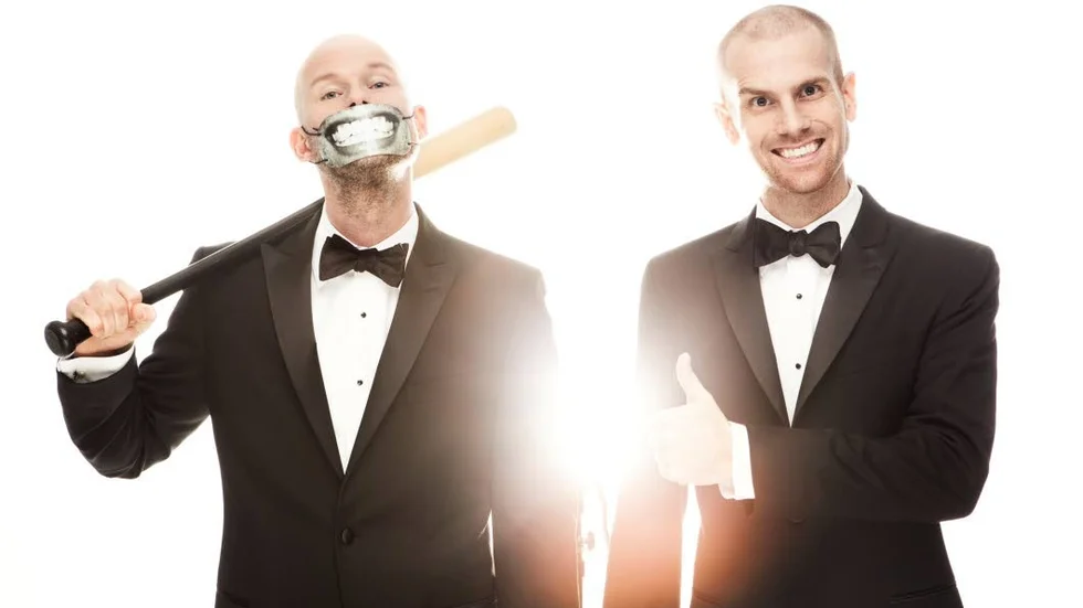 Deras sound? "Vi brukar säga att det ska låta som om man kör in huvudet i en vägg medan man gapflabbar", säger Dada Life.